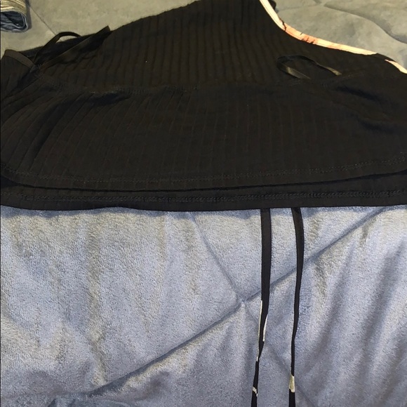 Cropped top - Picture 2 of 2